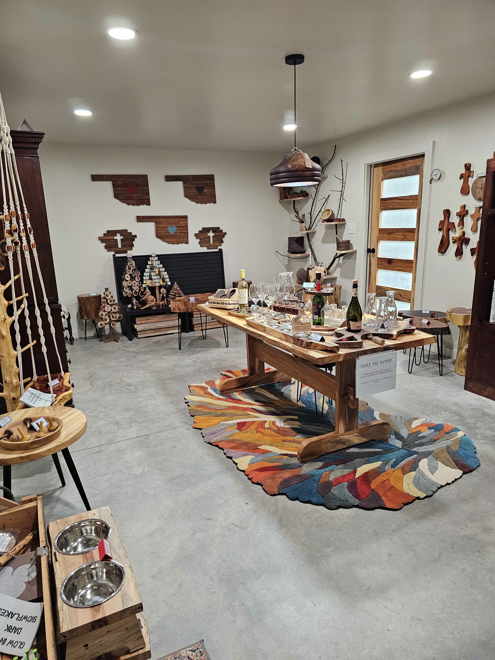 Inside the display room: tables, boards and decor